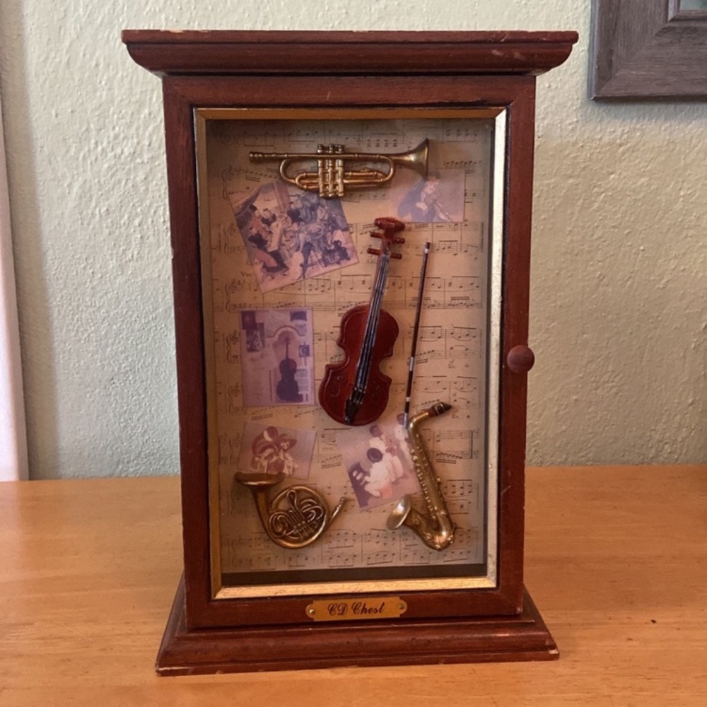Artistes Collectible Wood Shadow Box Chest